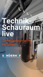 Das Herzstück im TECHNIK-SCHAURAUM 👉DER TIEFENBOHRUNGSVERTEILER

Hier laufen alle 12 Tiefenbohrungen zusammen, die unter der Fundamentplatte des Gebäudes ausgeführt wurden – und verbinden sich direkt mit der Sole-Wasser-Wärmepumpe.

👉 Die Kerndaten:

- Tiefenbohrungen bis 120 m
- Duplexsonden mit 4 Rohrleitungen pro Bohrung
- Solekreislauf zur Energiegewinnung aus dem Erdreich
- Verfüllung mit Zementsuspension für optimalen Wärmetransfer
- Zentrale Bündelung im Soleverteiler

Die Leitungen werden unter der Bodenplatte zusammengeführt und im Schauraum bewusst als Sichtinstallation ausgeführt. So wird die Technik nicht nur genutzt, sondern direkt verständlich gemacht.

Reale Technik. Klar dargestellt. Direkt erlebbar.

#wärmepumpe #viessmann #sonderhof #haustechnik
